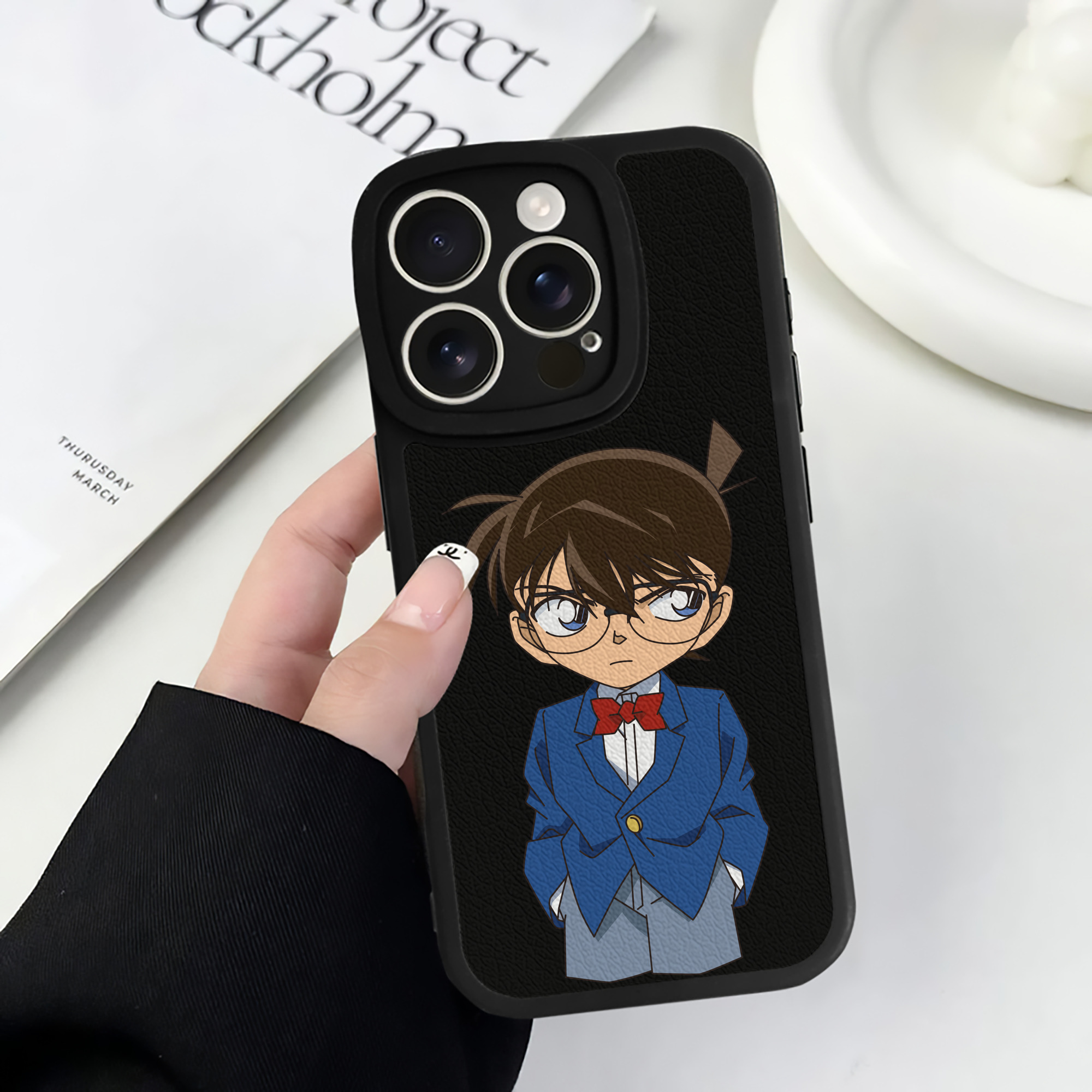 （画像用） 名探偵コナン 江戸川 コナン Detective Conan Conan Edogawa 【iPhone 16シリーズ対応】シリコンスマホケース（レザー調） 材質：シリコン
